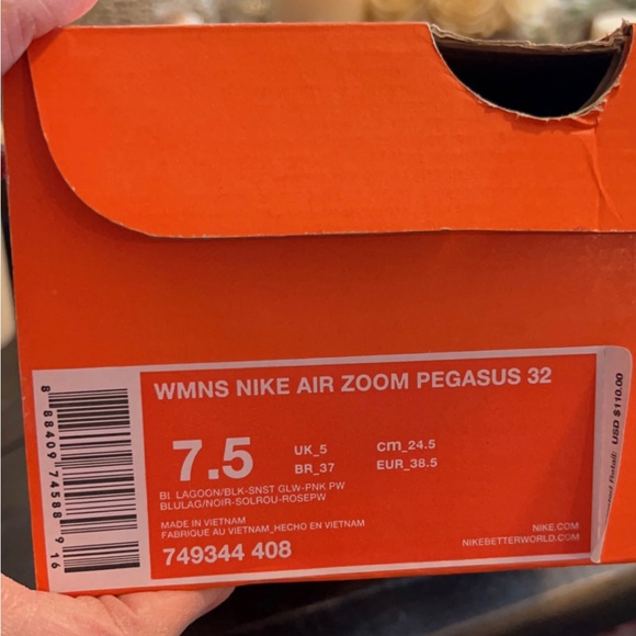 Nike |  Women’s Air Zoom Pegasus 32 Size 7 1/2 - Picture 5 of 6